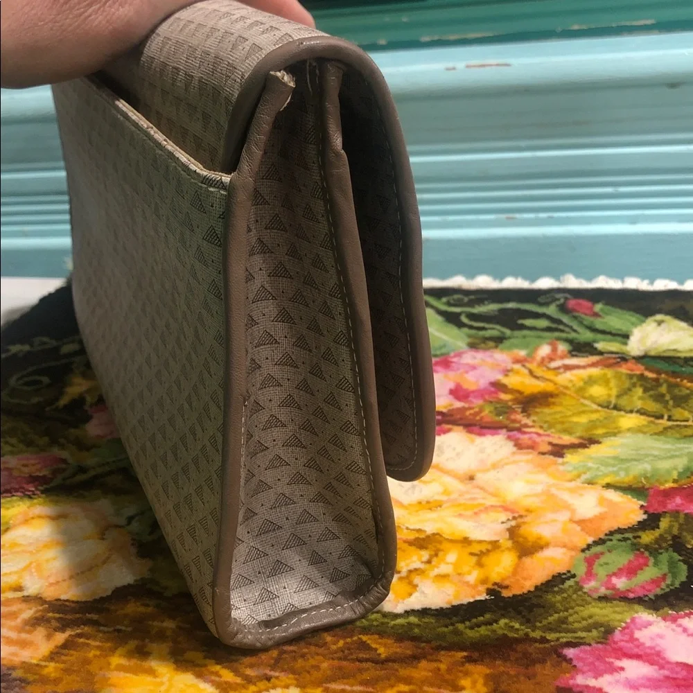 🦆Liz Claiborne Tan Accessory with Leather Trim🔺